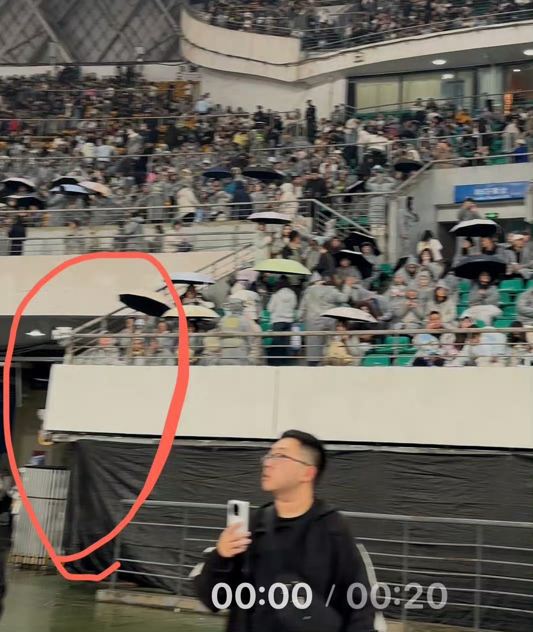 这个觉得有必要再单独拿出来说一下[祈祷]内场的稀奇们请也要积极运输物资，多带电池