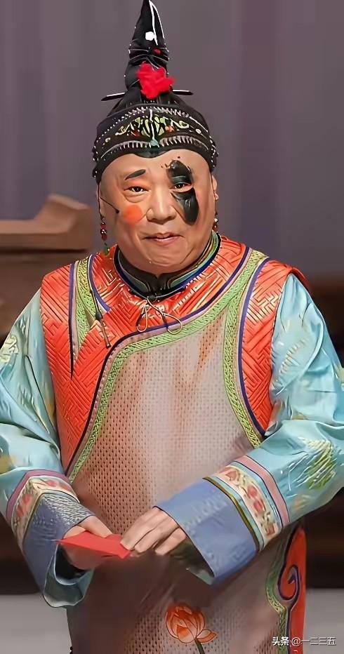 但是，郭德纲的市场化相声楞是把相声推上了死亡道路。

其实，郭德纲早就知道他的三