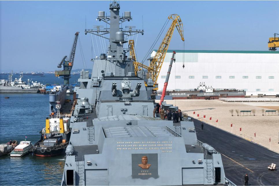 非常怀疑特朗普级战列舰屁股上这个特朗普画像的灵感是受到崔贤级的启发，然而哪怕是崔