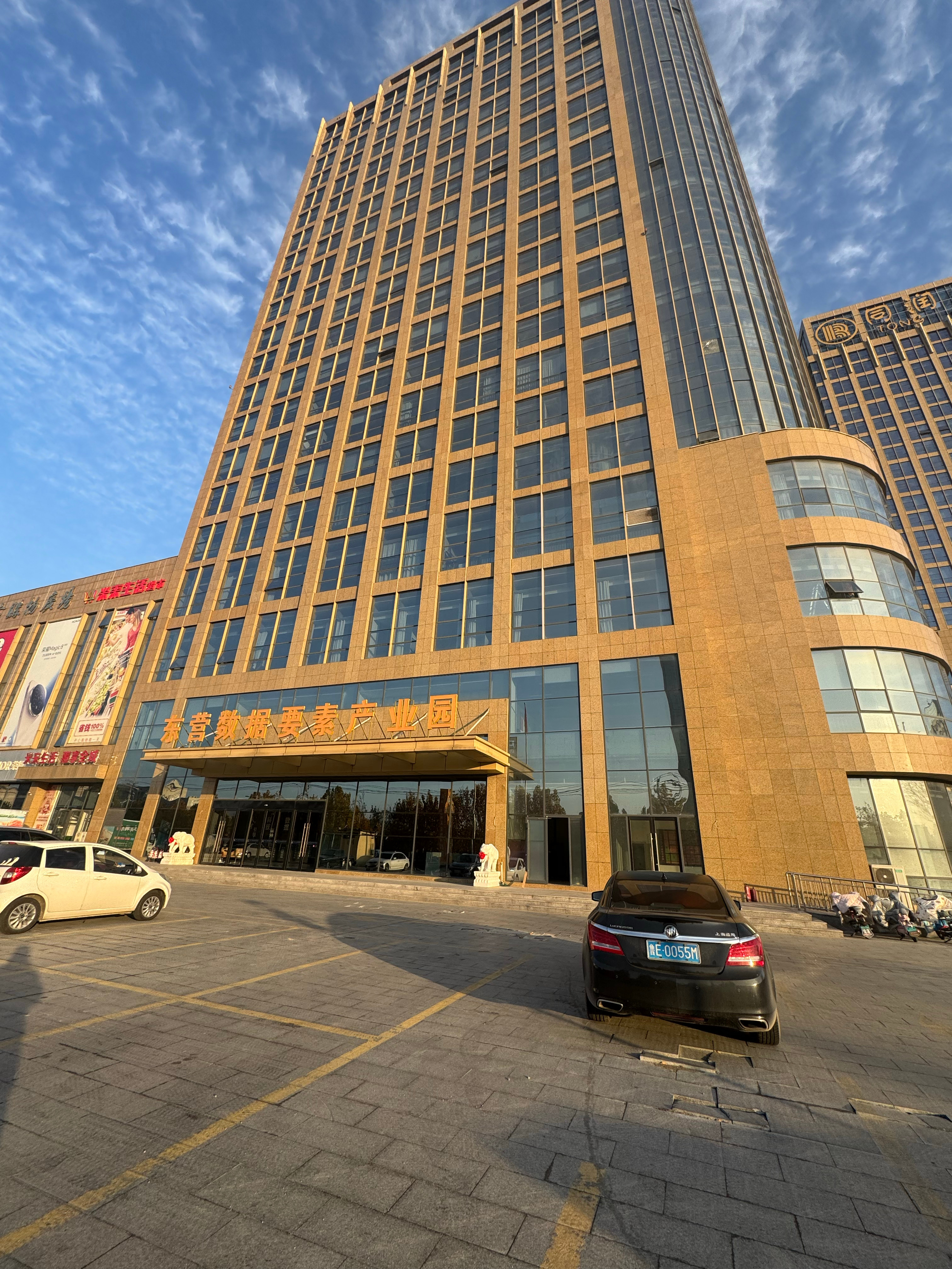 早上好朋友们，杰瑞这个懒蛋好久没起这么早了，一会去给大家拍黄河大合唱