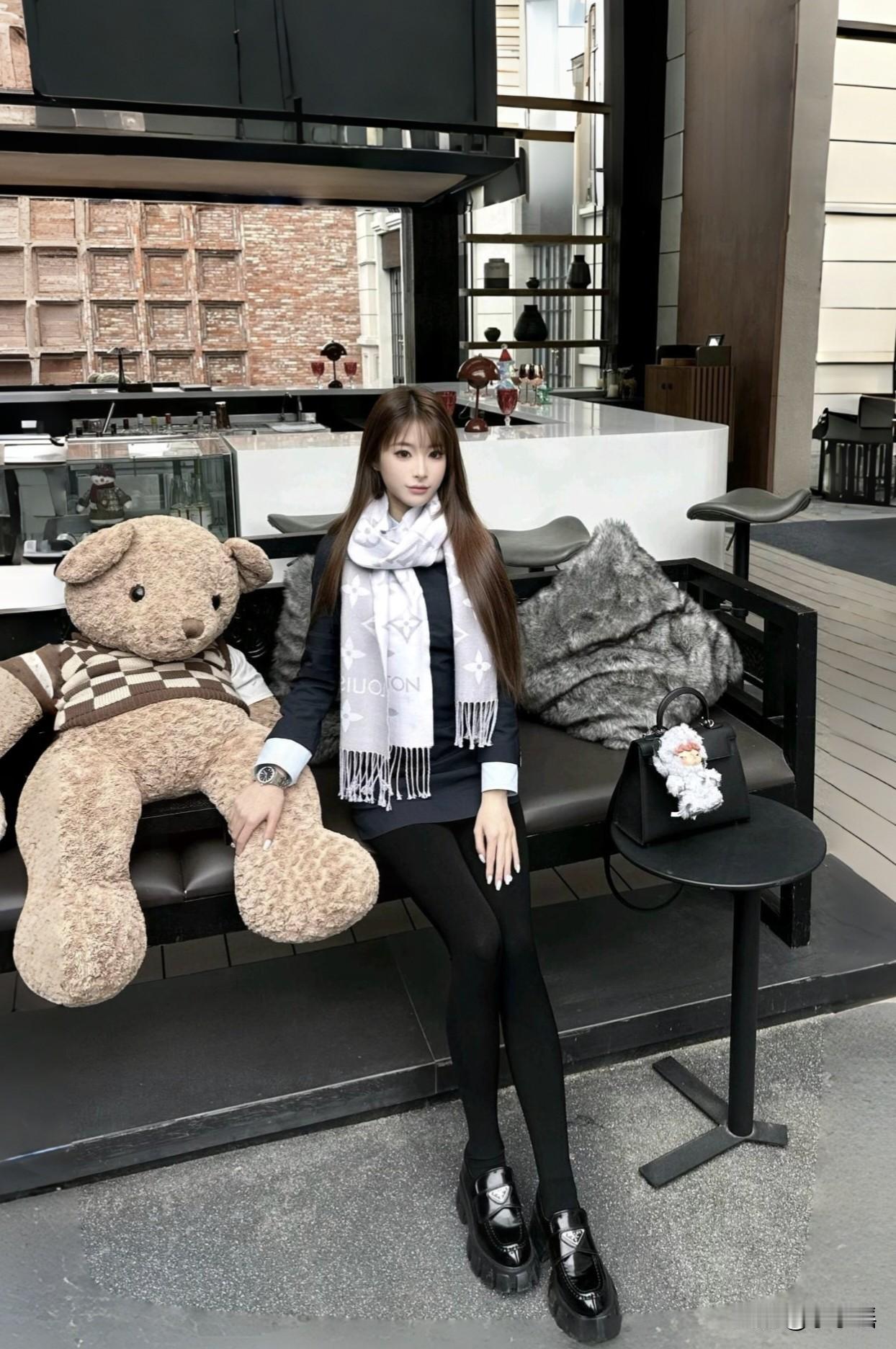 分享秋冬穿搭 厚黑美学还是不过时。黑厚穿搭 温柔配色穿搭 黑气感穿搭