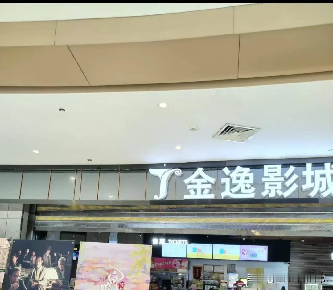我们暖心的神仙老板说，这个月可以带薪休假带着孩子出去玩了，请假不要聚堆，私下协商