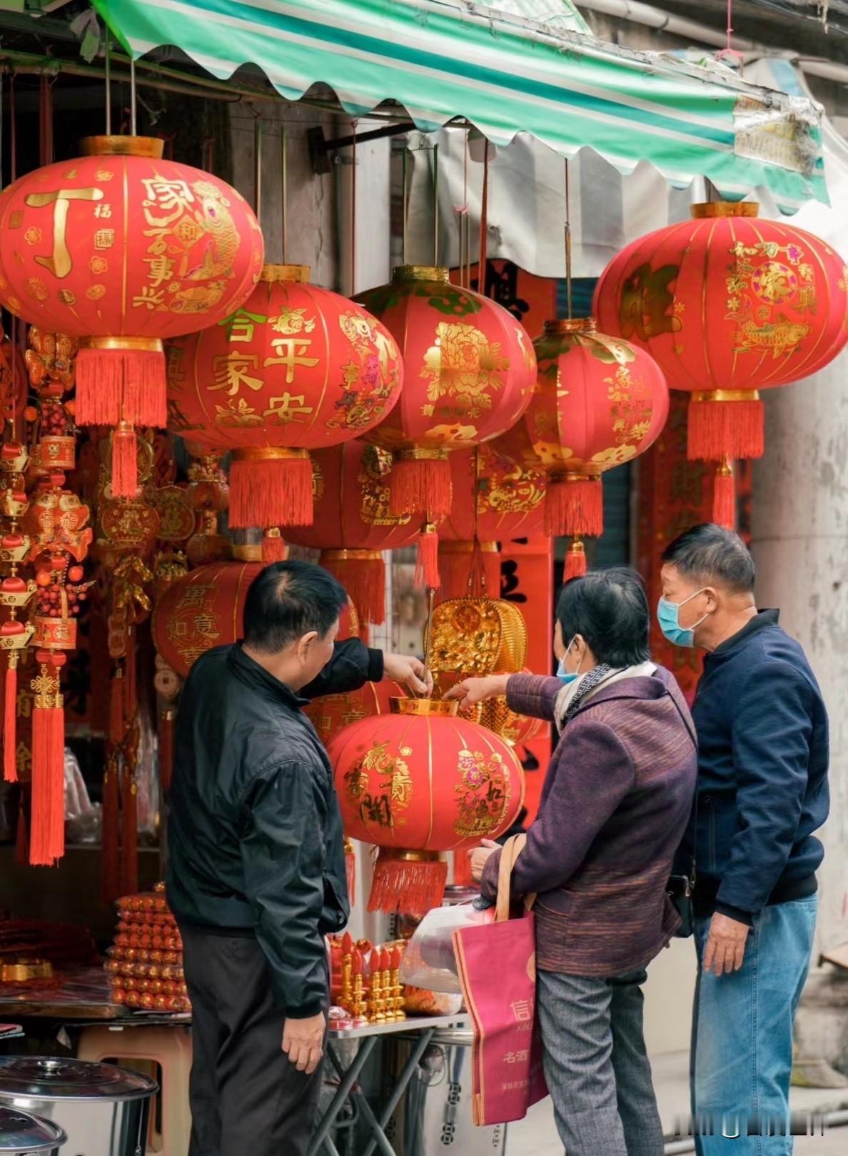 你认为年味越来越淡的原因是什么年味变淡并非单一原因，而是物质丰裕消解特殊感、城市