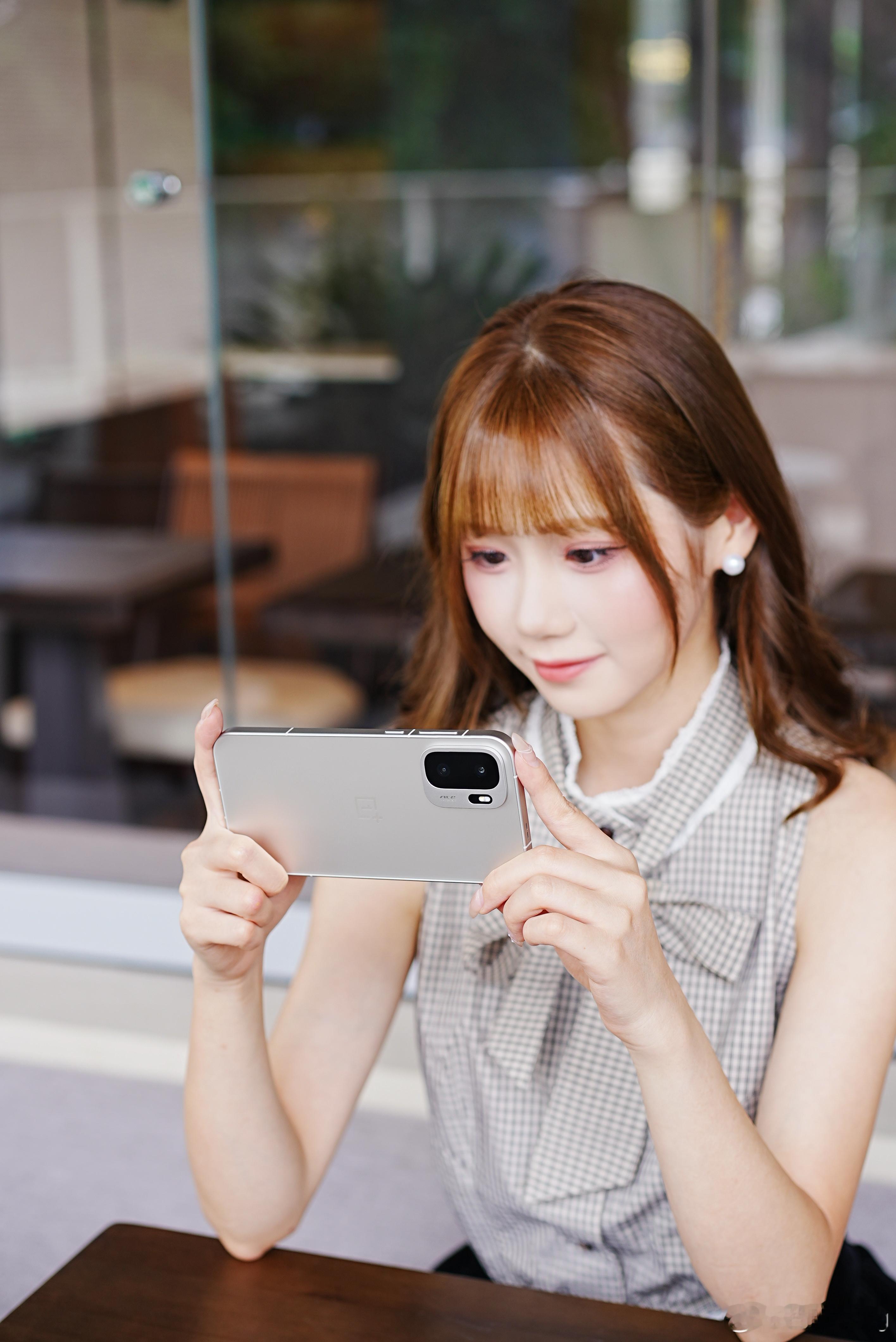 发几张一加Ace 6至尊版「金属风暴」图赏！一加Ace 6至尊版实力直接拉满！搭