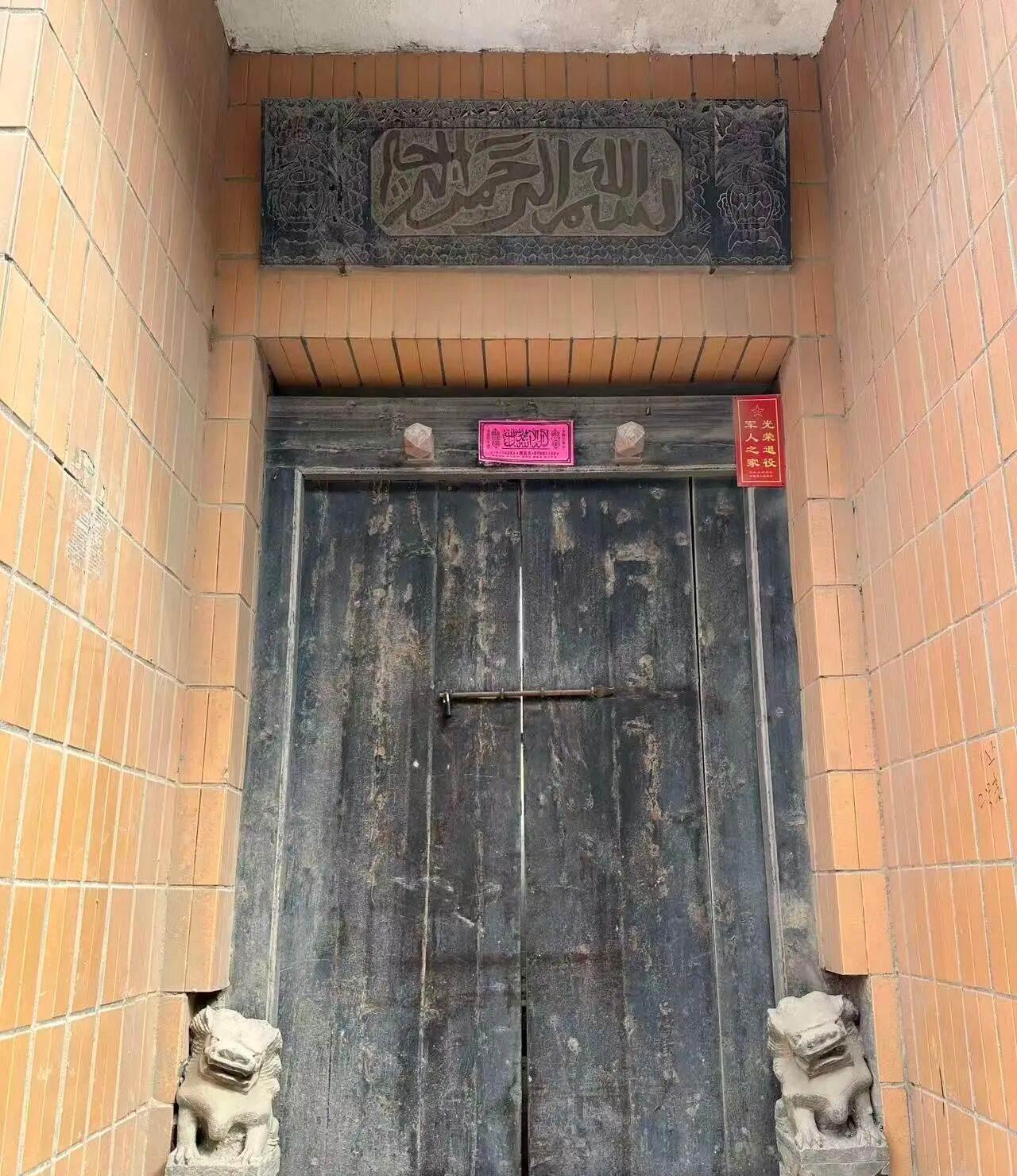 前两天在河北大名，村里转时很多门头匾很有意思，就发了一个头条，没想到很多人对此争