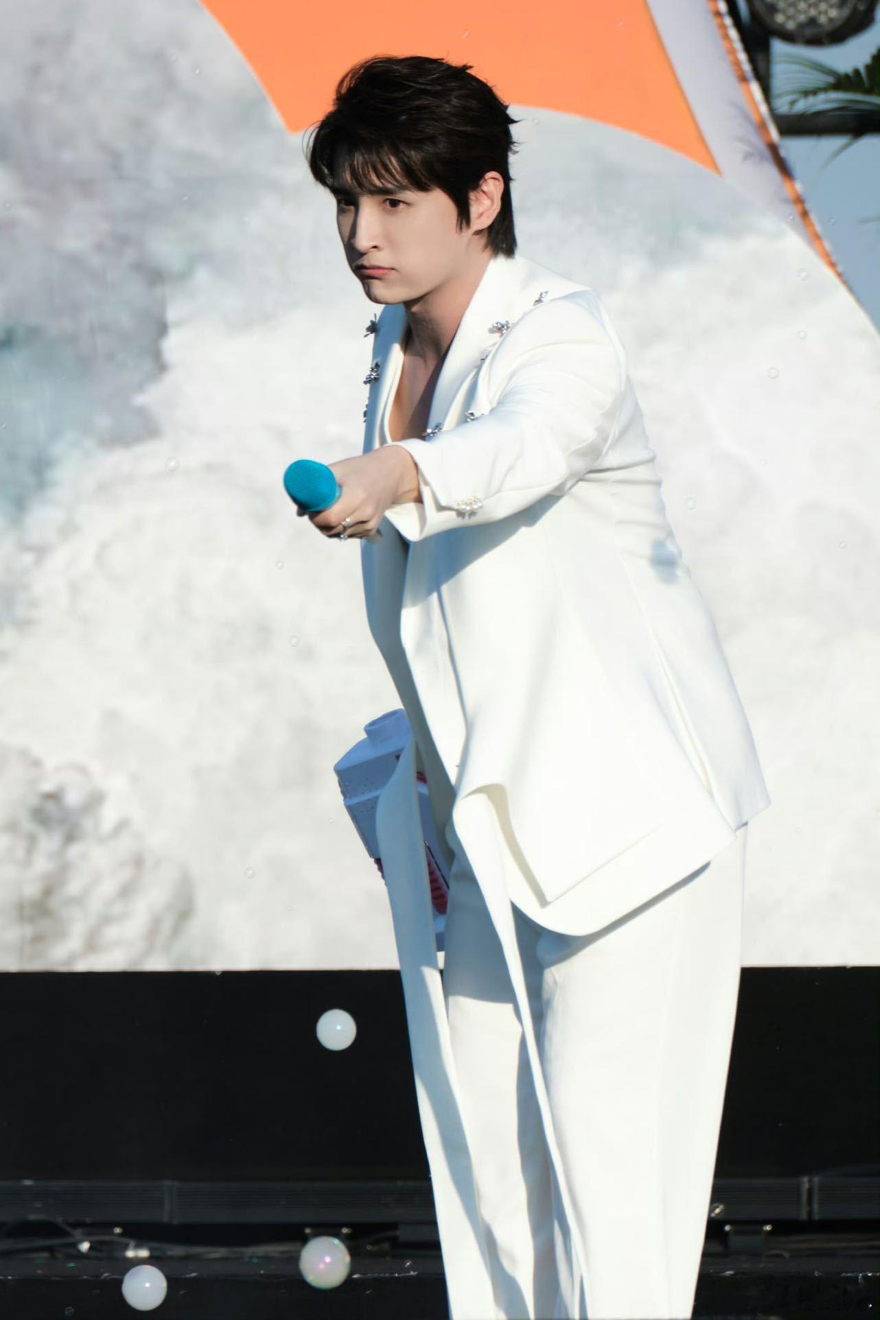 #张远广州演唱会抢票# 哎呀！是谁没有抢到 三巡首站的演唱会门票呀？这场期待已久