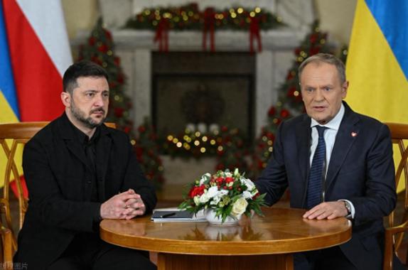 【扛不住了？泽连斯基同意撤军，前提是建俄乌自由区】乌克兰总统泽连斯基表态同意前线