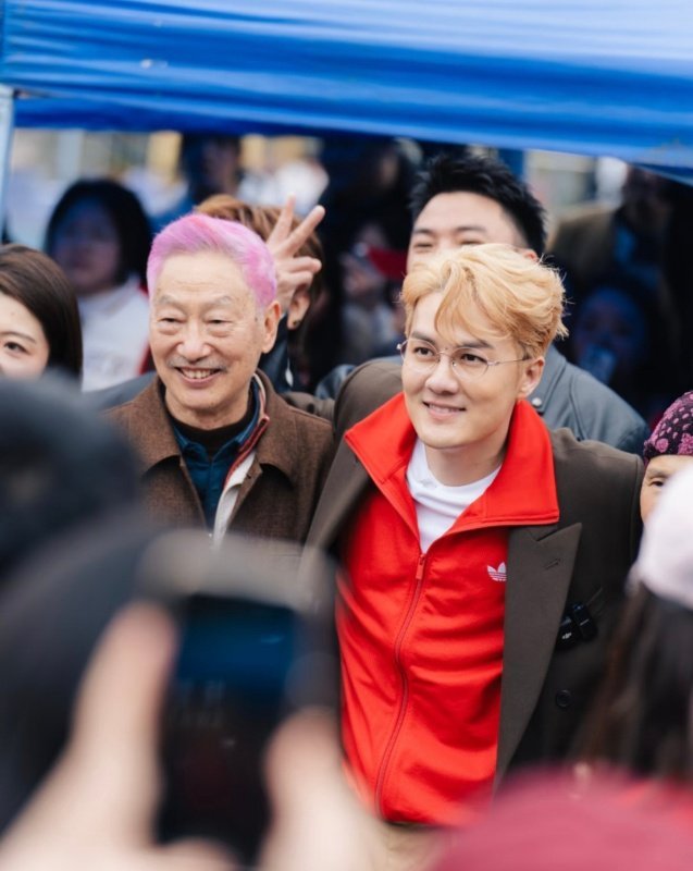 吴克群人民日报撰文看了吴克群人民日报的文章，真觉得他格局打开了。以前是“为你写诗