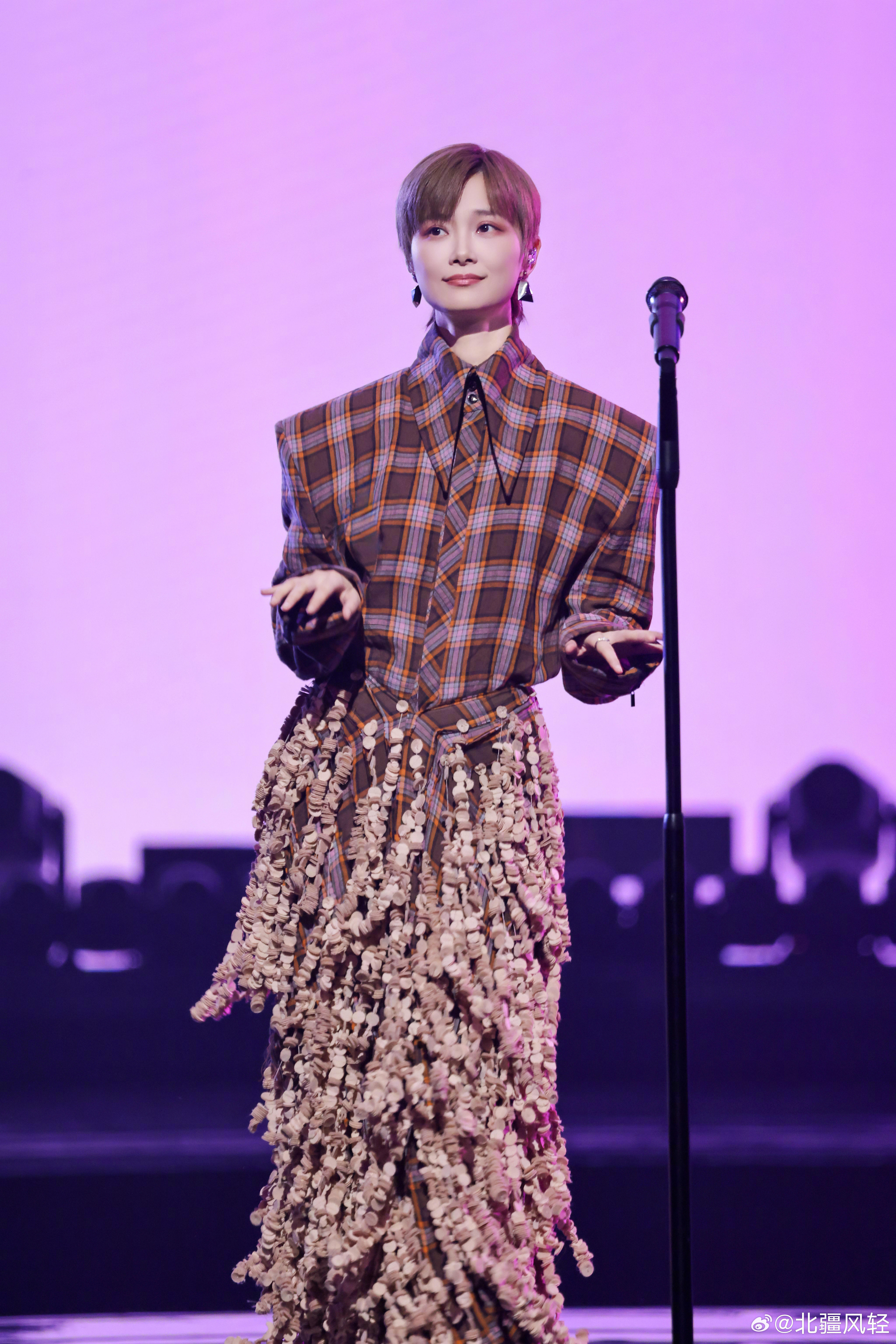 李宇春武汉演唱会李宇春时隔14年武汉开演唱会🪐褪去浮躁专注舞台本身，李宇春用极