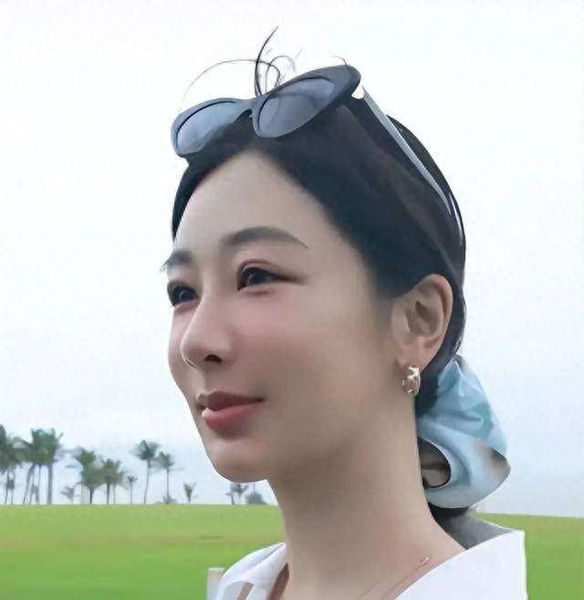 杨紫度假vlog翻车，输就输在连松弛都要演