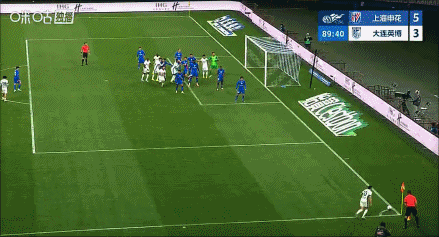 大连英博冯劲补时的角球门前抢射打的很干脆利落，这成为目前中国球员打进的第4球！