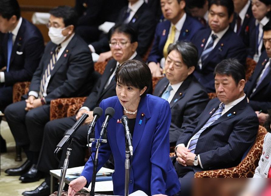 日本国会的答辩会上，有议员当着首相高市早苗的面，直接问出了一句让她没法回避的话，