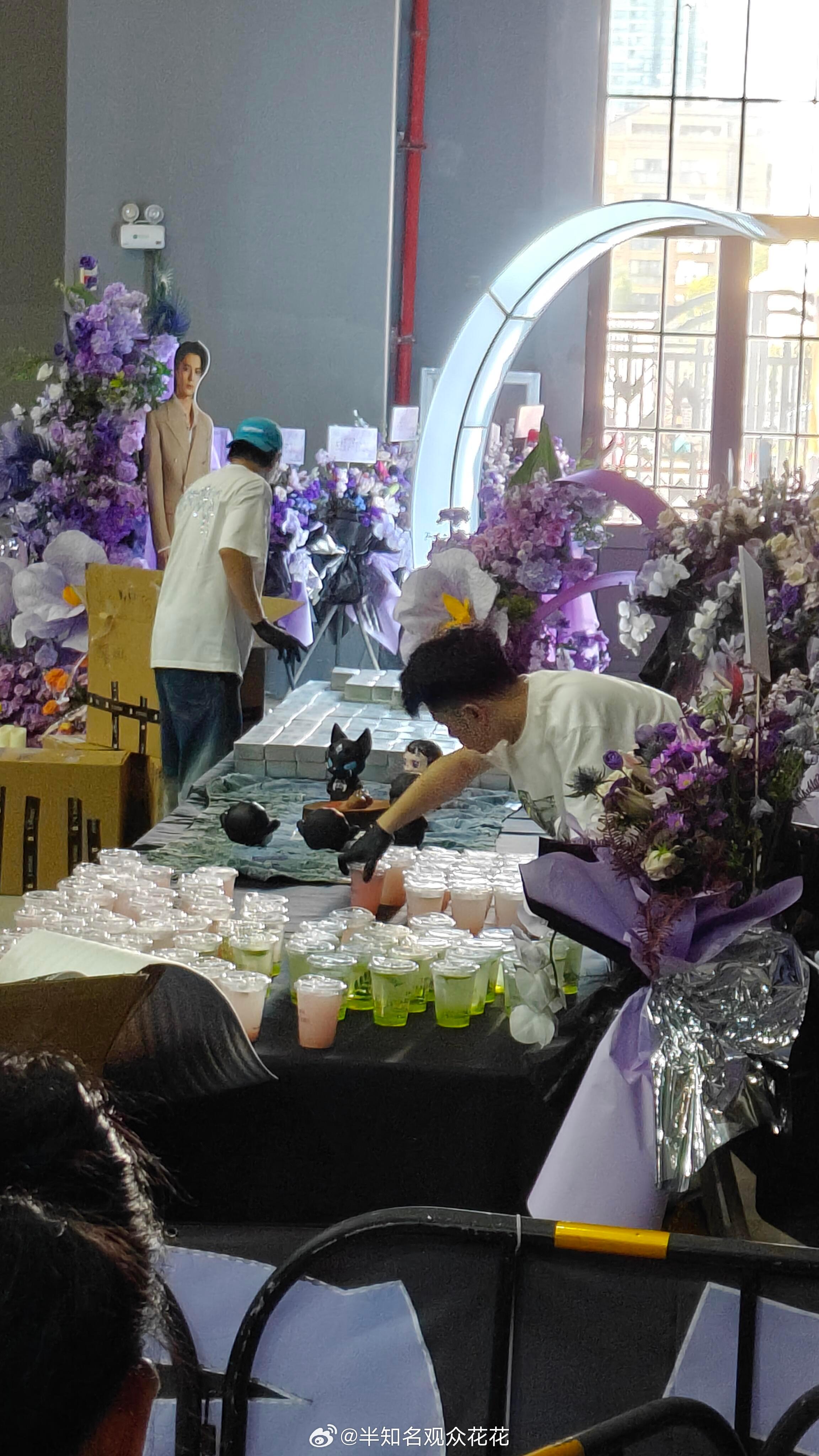 这谁看了不羡慕[祈祷]王鹤棣杀青逆应援了王鹤棣杀青逆应援是现做的 ​​​