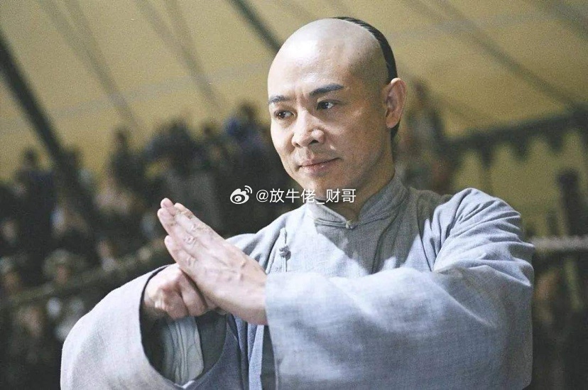这个市场好像会预判你的预判，昨天科技硬件崩盘，以为他不行了，今天反而它又最强了。