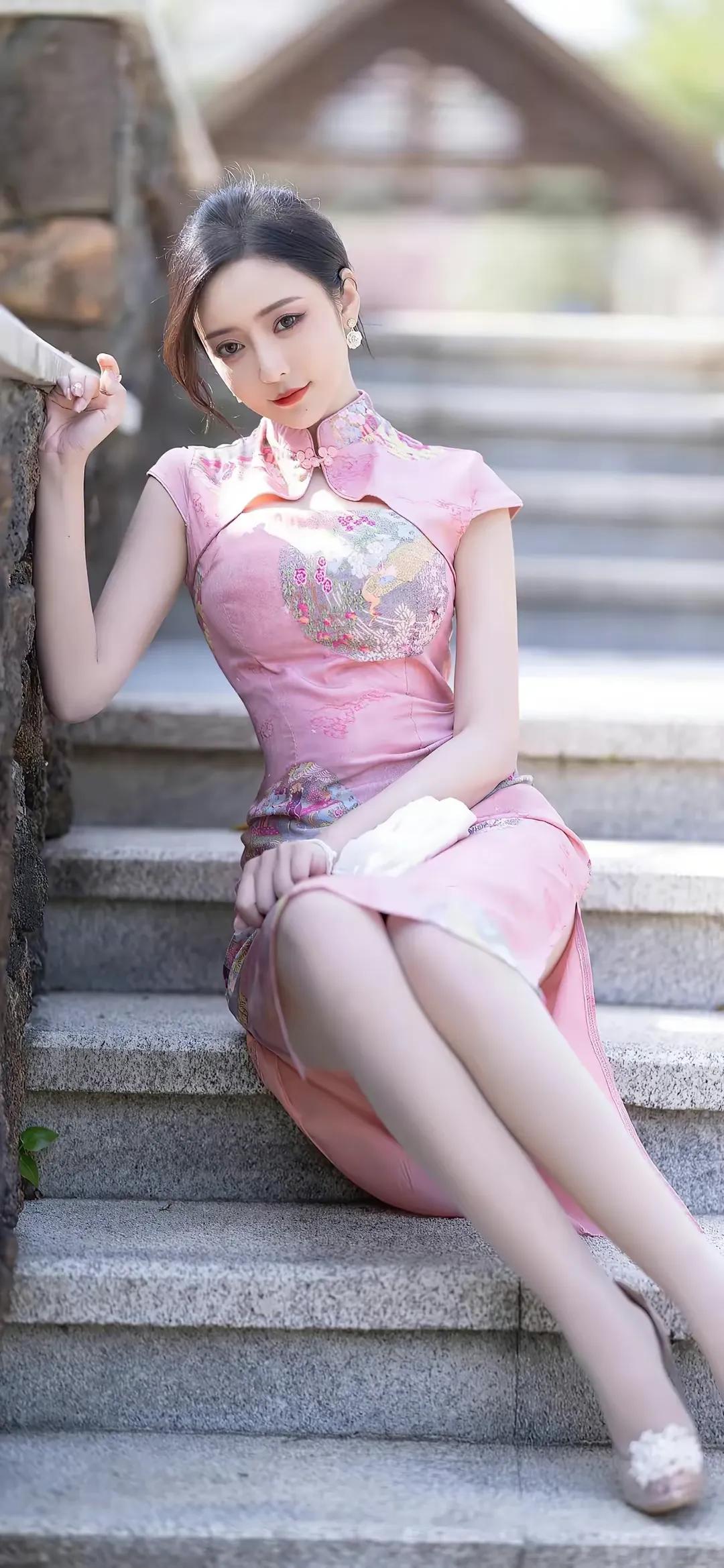 美人粉色旗袍，绝代佳人