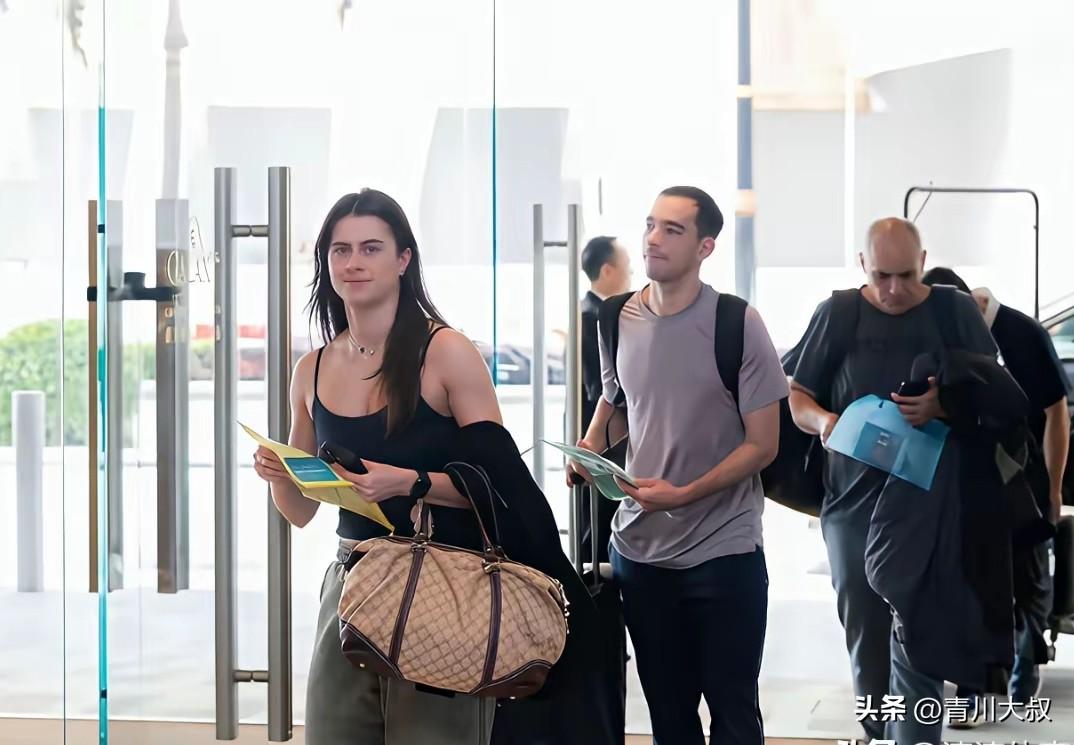 雨果和高桥也来澳门了！
两人没有陪练，
没有教练，
没有队医，
太不容易了！
