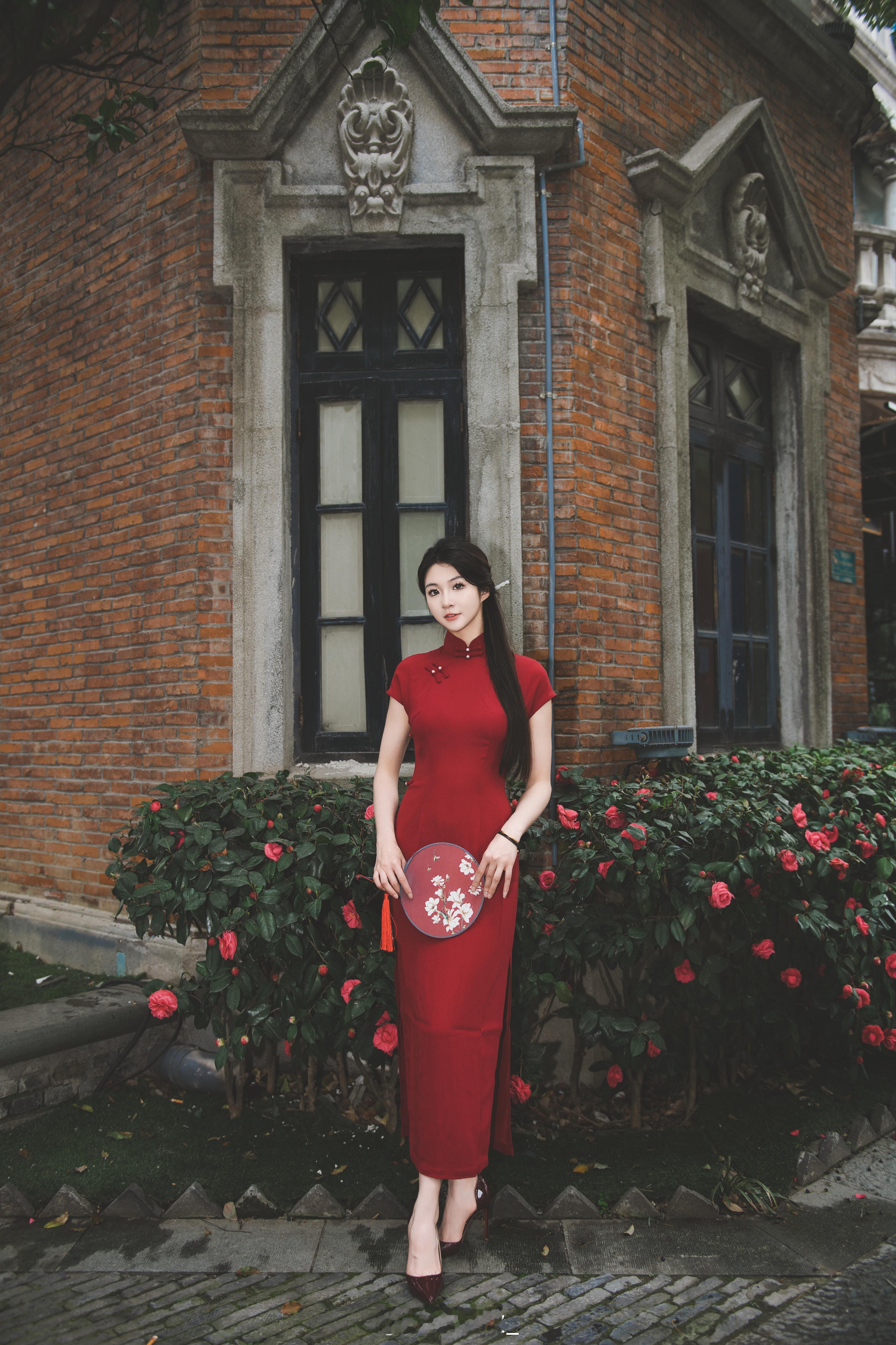 #亿点曝光计划# 岁月微凉，一场漫漫烟雨，淋湿了谁的记忆，那黛色霜青的江南，留下