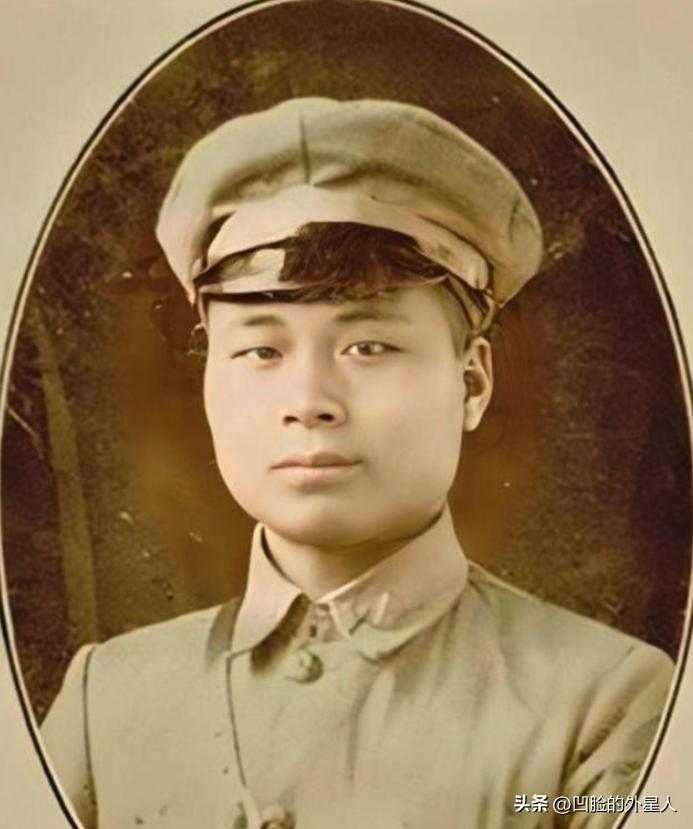 1980年，邱行湘去台湾探亲，回国前，蒋纬国给了他一大笔钱，邱行湘却说：“我这次