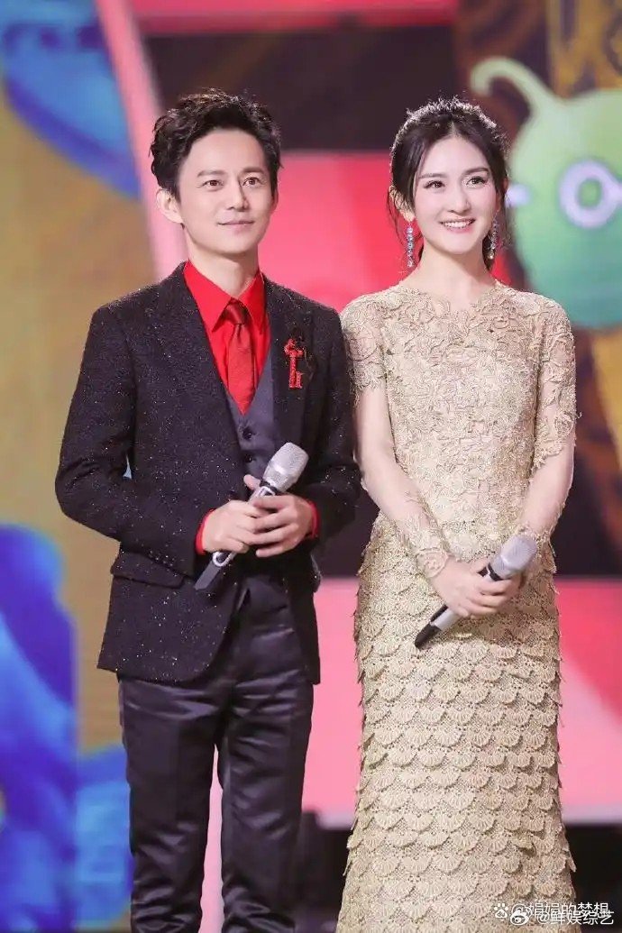 邪恶栀子花大战菠萝菠萝蜜  今晚都来看歌手和浪姐