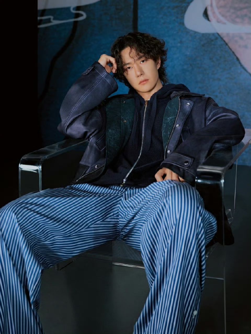 王一博即将在本次巴黎时装周参加三场大秀，再次受邀出席，巨星即将闪耀巴黎👏王一博