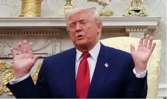 美国佬还在那儿做春秋大梦！等着中国当“接盘侠”呢？醒醒吧，太阳都晒屁股了！202