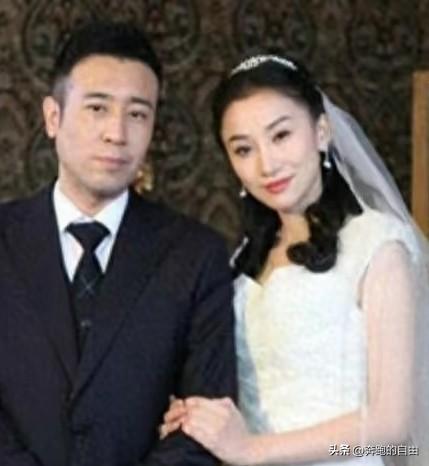 于和伟说：我对妻子一见钟情，那一年我20岁，她18岁，那时我家很穷，但我还是勇敢