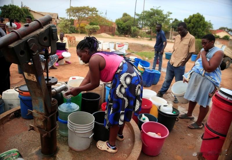 津巴布韦曾经经历过严重的通货膨胀，货币贬值到离谱的程度。在那段时期，津巴布韦人看