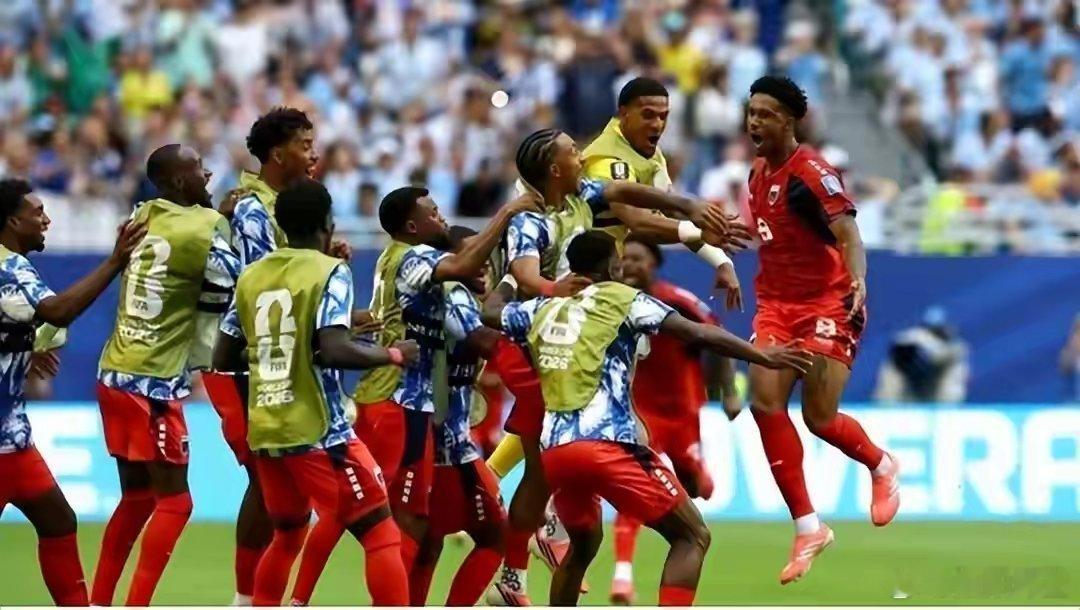 中国足球脸红吗？佛得角足协仅10人，世界杯参赛还找FIFA借差旅费你猜怎么着？一