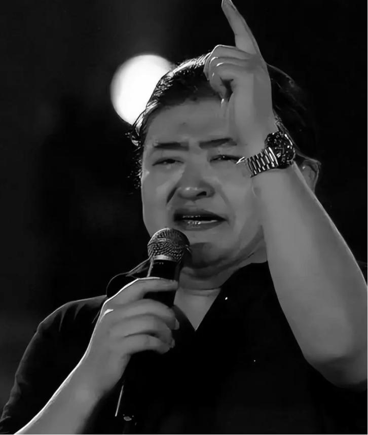 9月25日，63岁的刘欢在上海悄然离世。

遵照遗愿，丧事从简，不成立治丧委员会