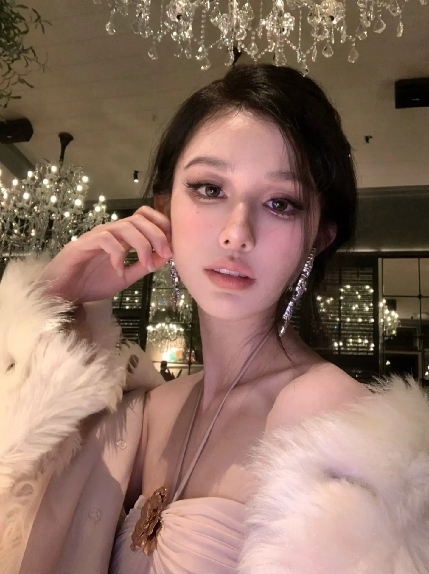 爱是秩序外的一瞬间。