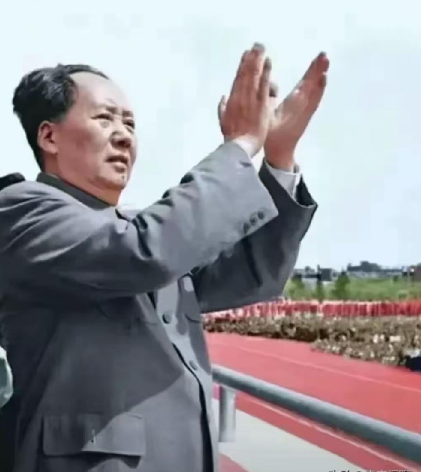 为什么要坚持走共同致富的道路？现在才明白。毛主席当年最牵挂的，从来不是老百姓暂时