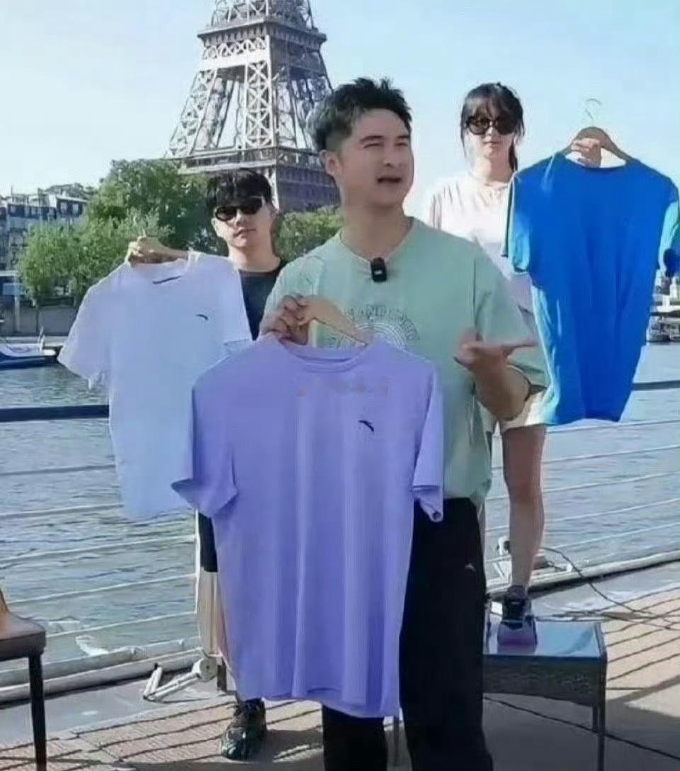 由于工作人员的穿搭，田亮曾被误以为带着儿子女儿在巴黎铁塔下卖货…… ​​​[允悲