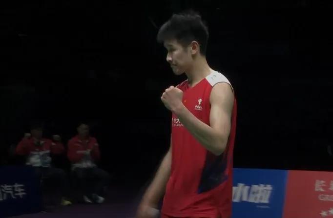  #2024成都汤尤杯# 前有石宇奇14-1李梓嘉，后有李诗沣11-0梁峻豪。
