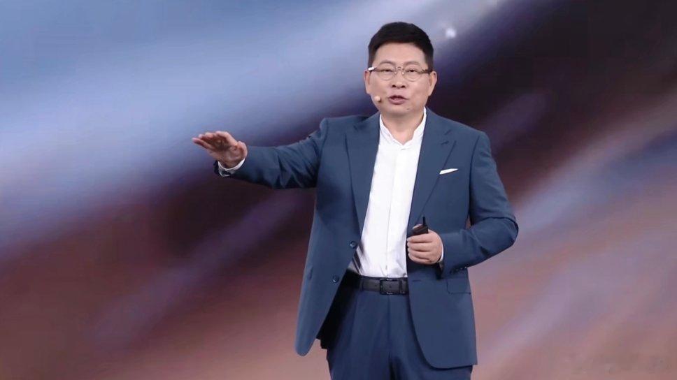 华为发布会首发华为智擎自适应差速锁电驱，自动锁止 脱困能力技高一筹，内置牙嵌式机