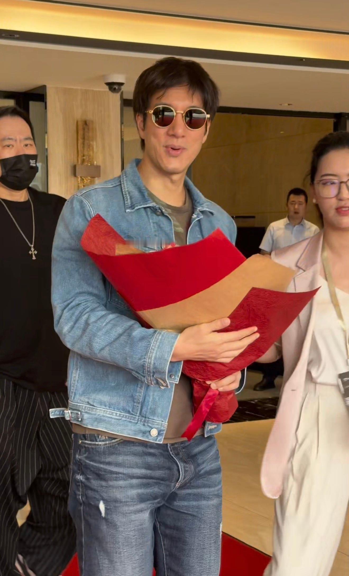 王力宏现身腾势N9闪充版发布会，油价上涨的今天，闪充不仅仅是快，更是改变世界的力