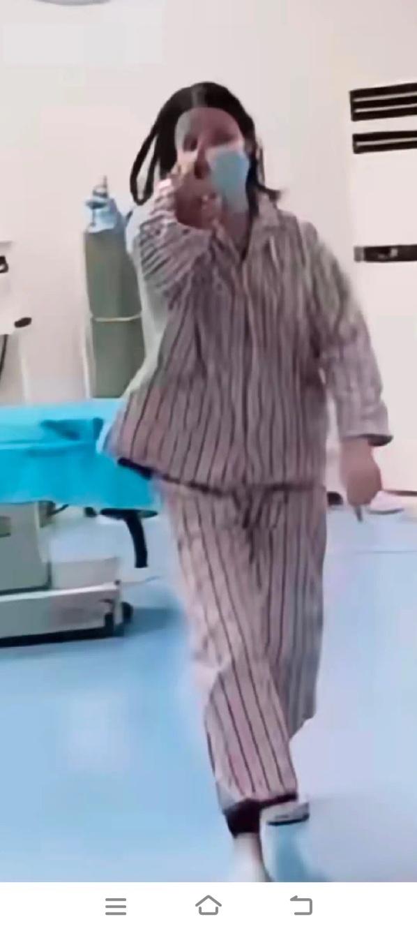 真的太解气了！东北这位产妇的硬核反击，彻底戳醒了无数双标家人。分娩本是女人最遭罪