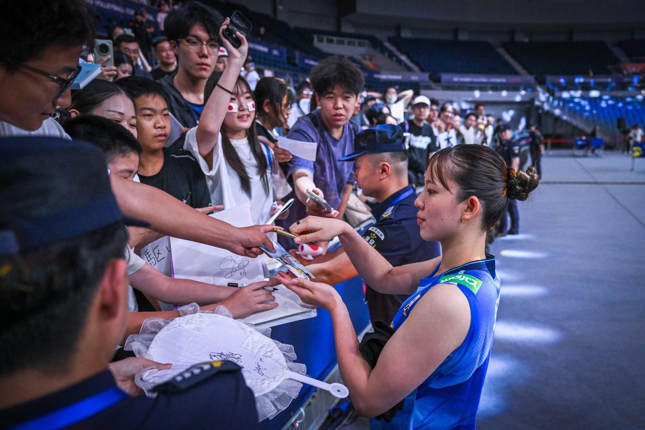 女排亚锦赛小组赛第三轮，日本女排3比0击败越南女排，拿到了C组第一，同时锁定了八