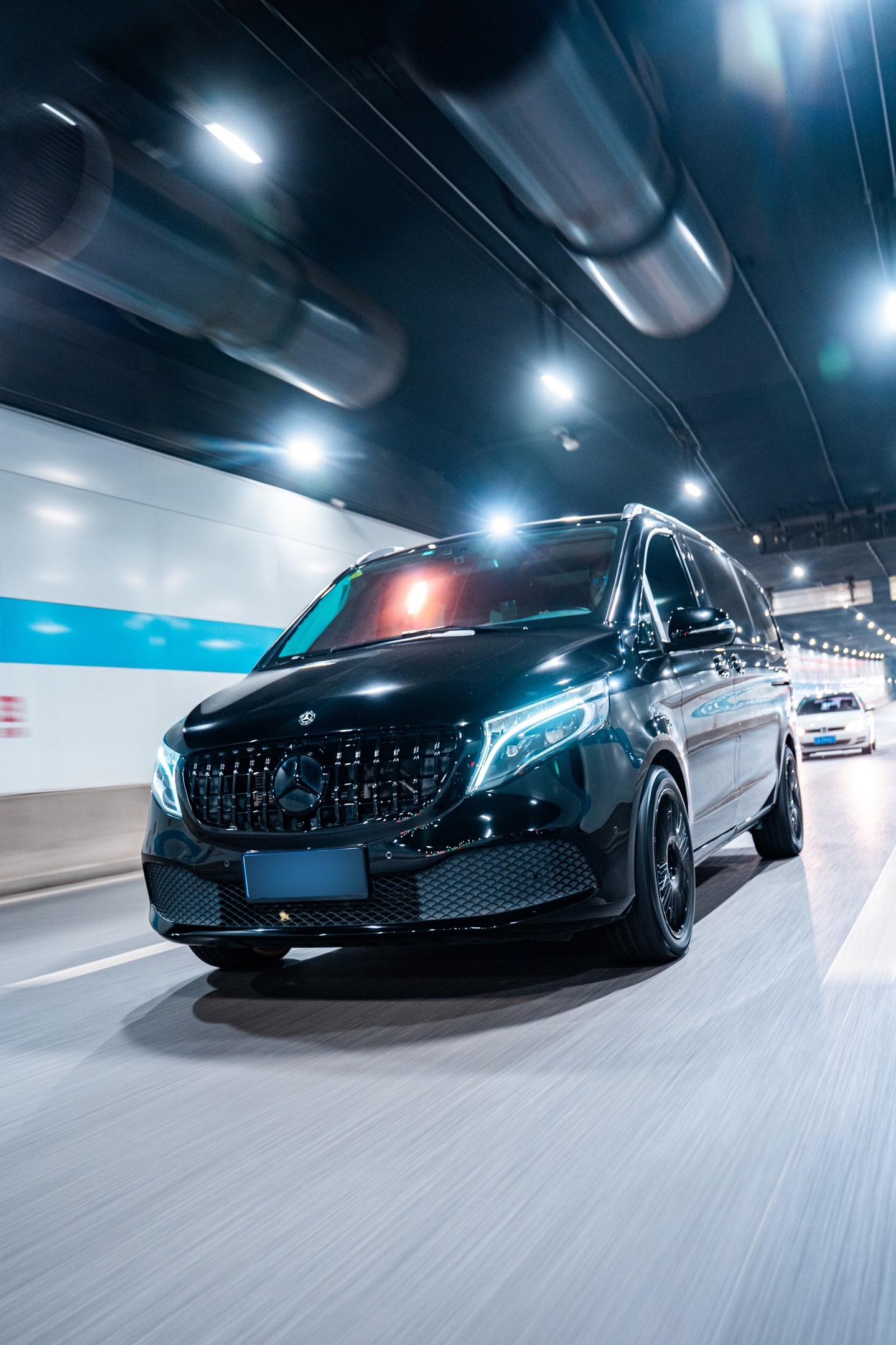 Benz V260。研究汽美的车主，通常比较elegent