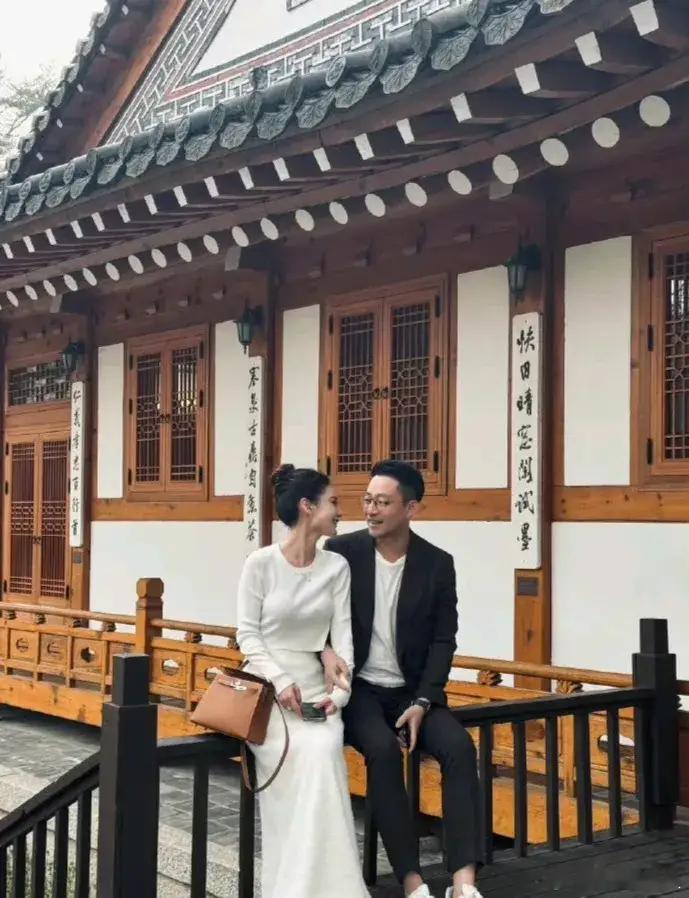 #汪小菲mandy领证#汪小菲自曝将与马筱梅领证，意味着他终于可以开始新生活，摆