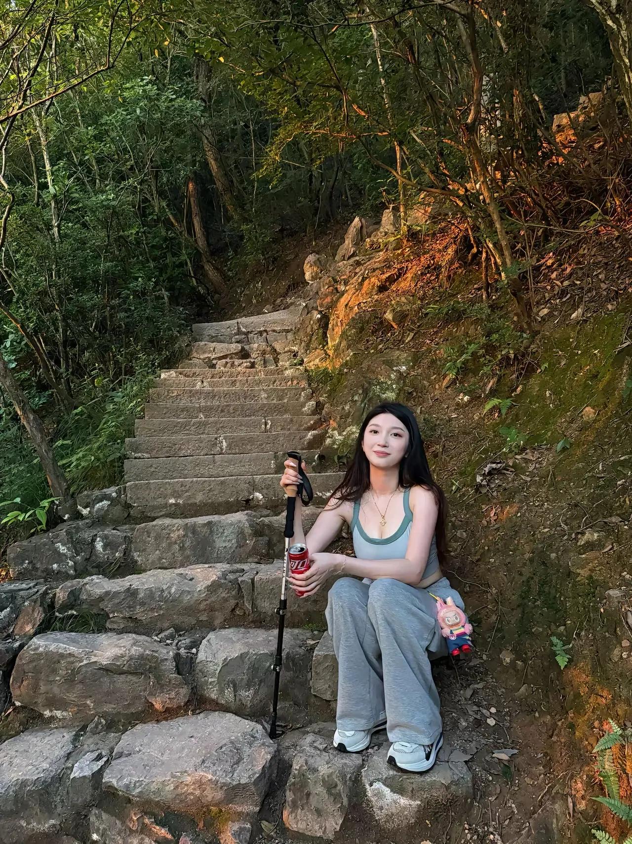 网友:
清晨一个人登山要注意点什么？[what]