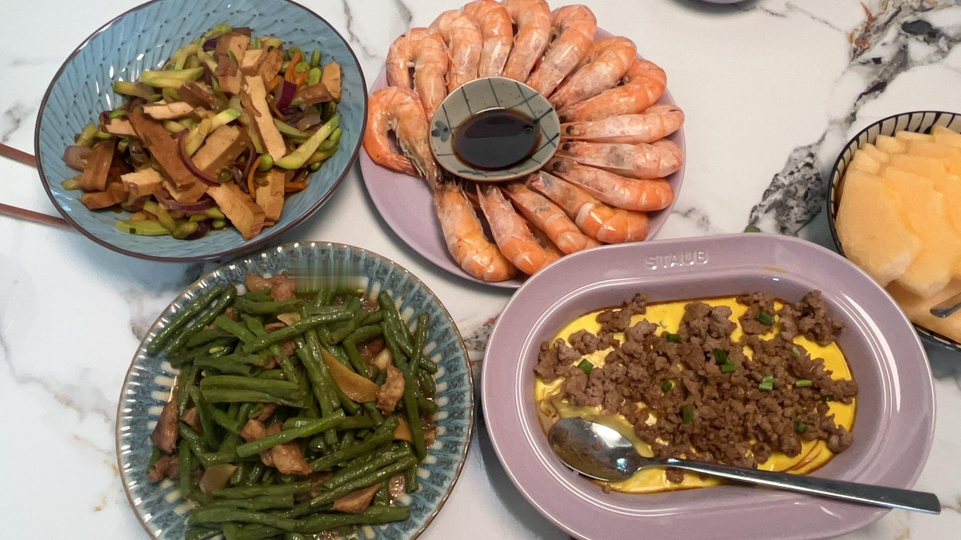 娃闭关复习了，给他来杯奶茶整个立秋仪式，点名要喝西瓜汁美食