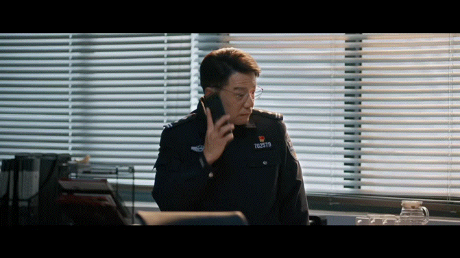段奕宏演起喜剧来没轻没重的 看完《藏锋》我只想说：段奕宏请把喜剧焊在身上！谭彦的
