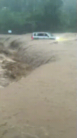 方程豹为见义勇为车主送车 各地越野圈和车友，多会在遇到暴雨、大雪等灾害时出车参与