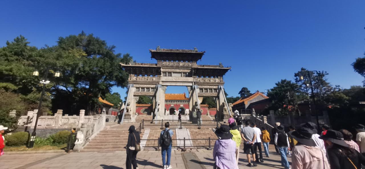 皇太极的陵墓，俗称北陵。这里现在也叫北陵公园，占地广，园子大，树木多，已经成了沈