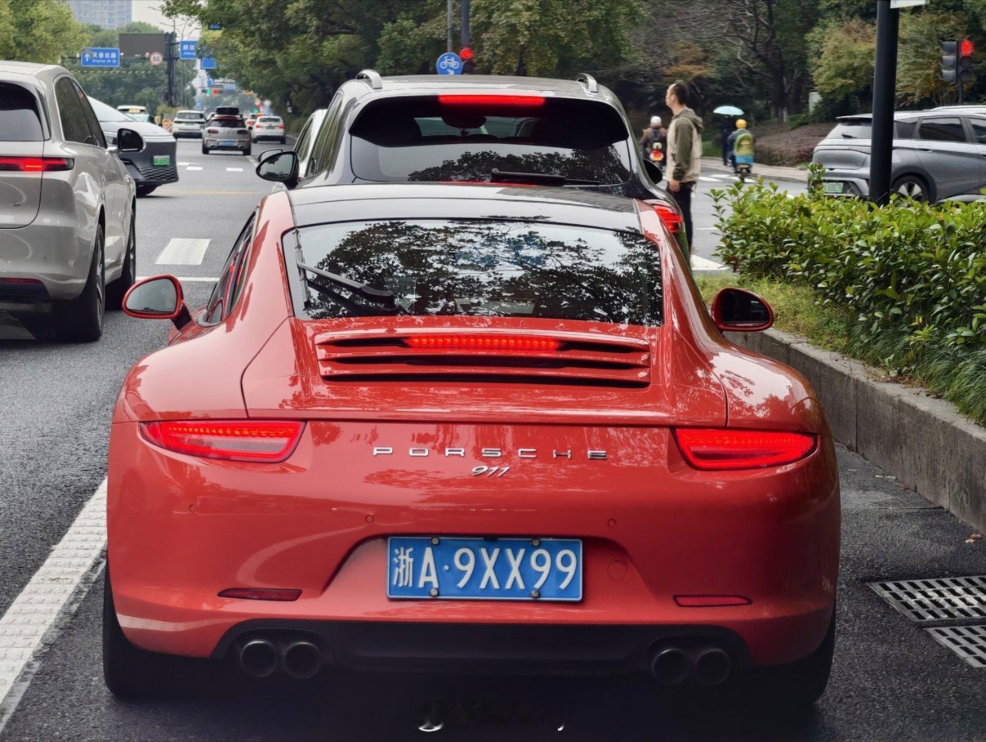 911带后雨刮真好看，当然车牌也是很顶。[航天员]保时捷911保时捷911[超话