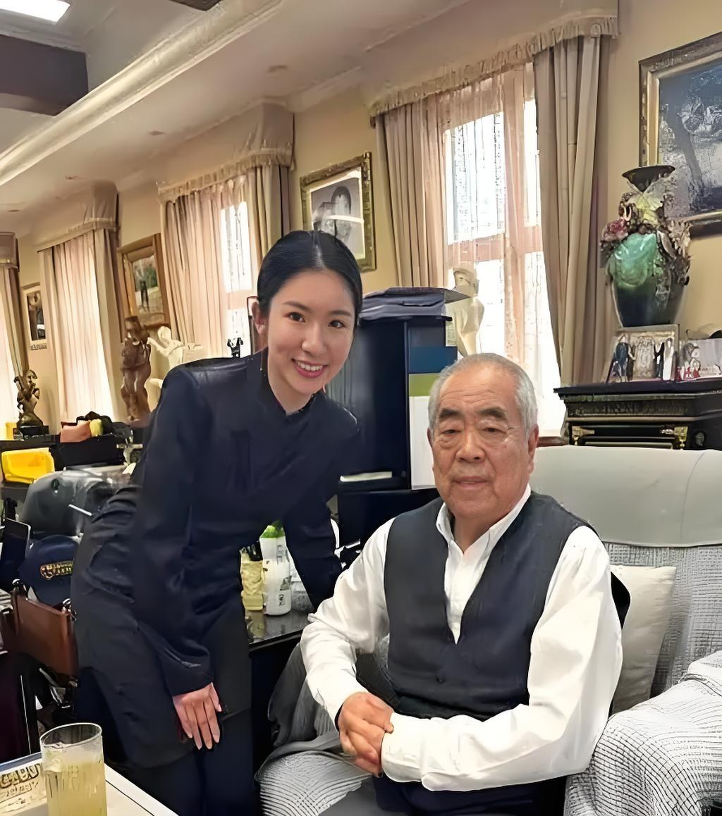 炸锅！87岁国画大师范曾官宣得独子 一刀两断女儿继子
 
87岁国画大师范曾今天