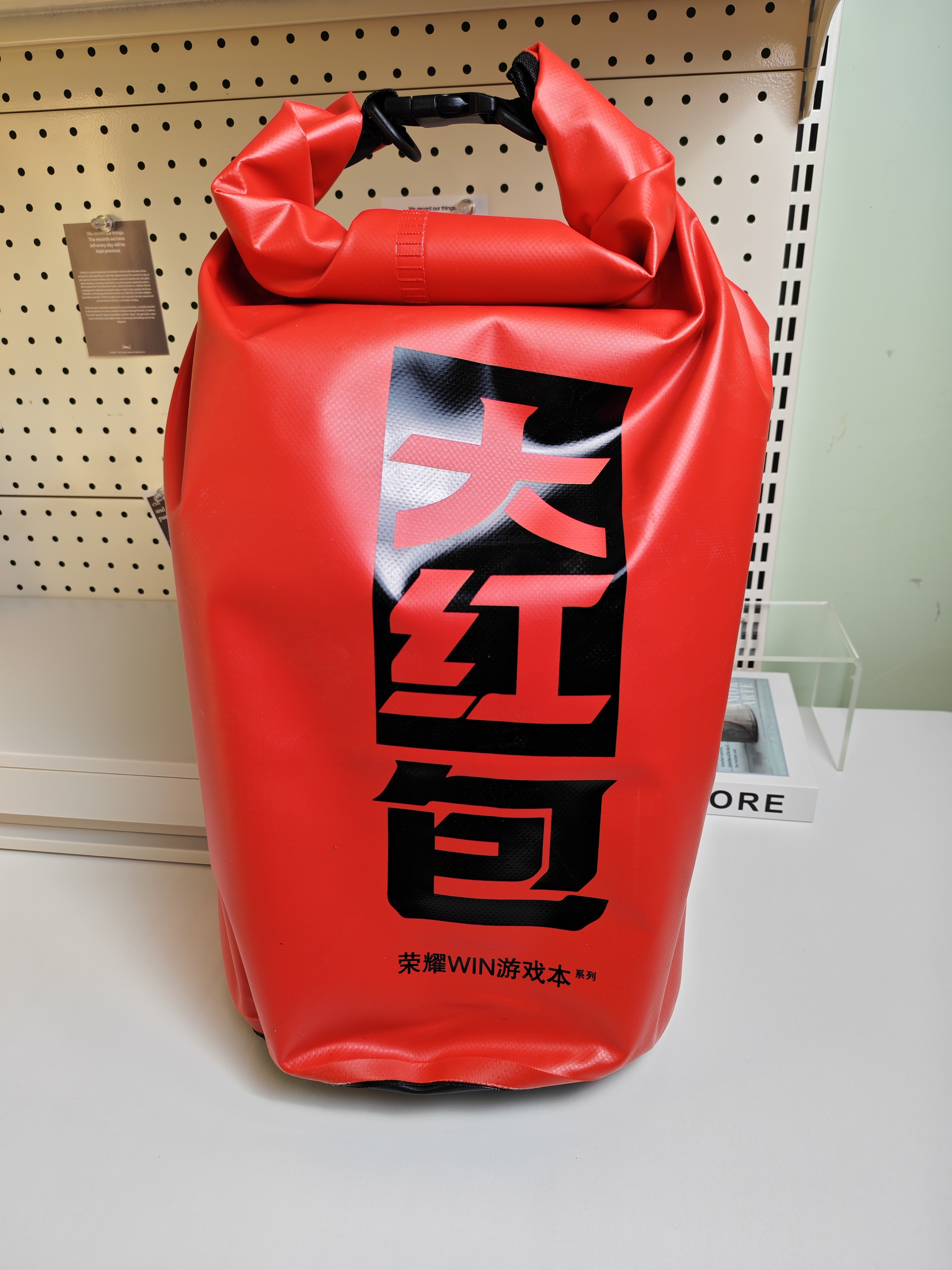 收到荣耀WIN游戏本发来的大红包啦！居然真的是“物资”！鼠鼠WIN赢包，好多好吃