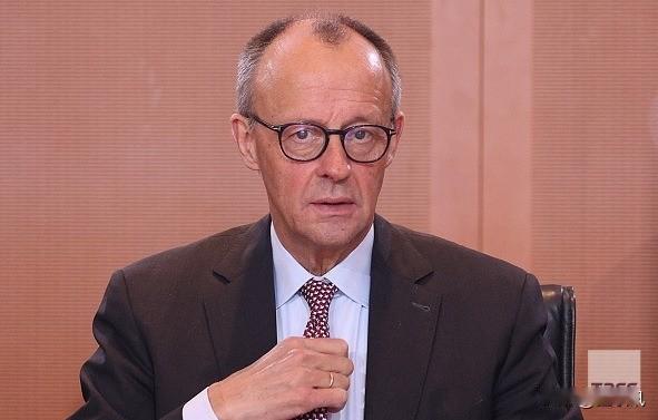 🚨塔斯社快讯
默茨向比利时首相巴特·德韦弗承诺，如果被冻结的俄罗斯 资产被用于