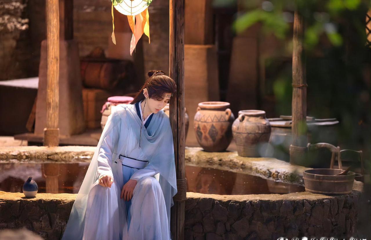 「王权富贵-加班监测报告」
流放之路风沙诡谲，平静之下暗涌不断，王权富贵@成毅 