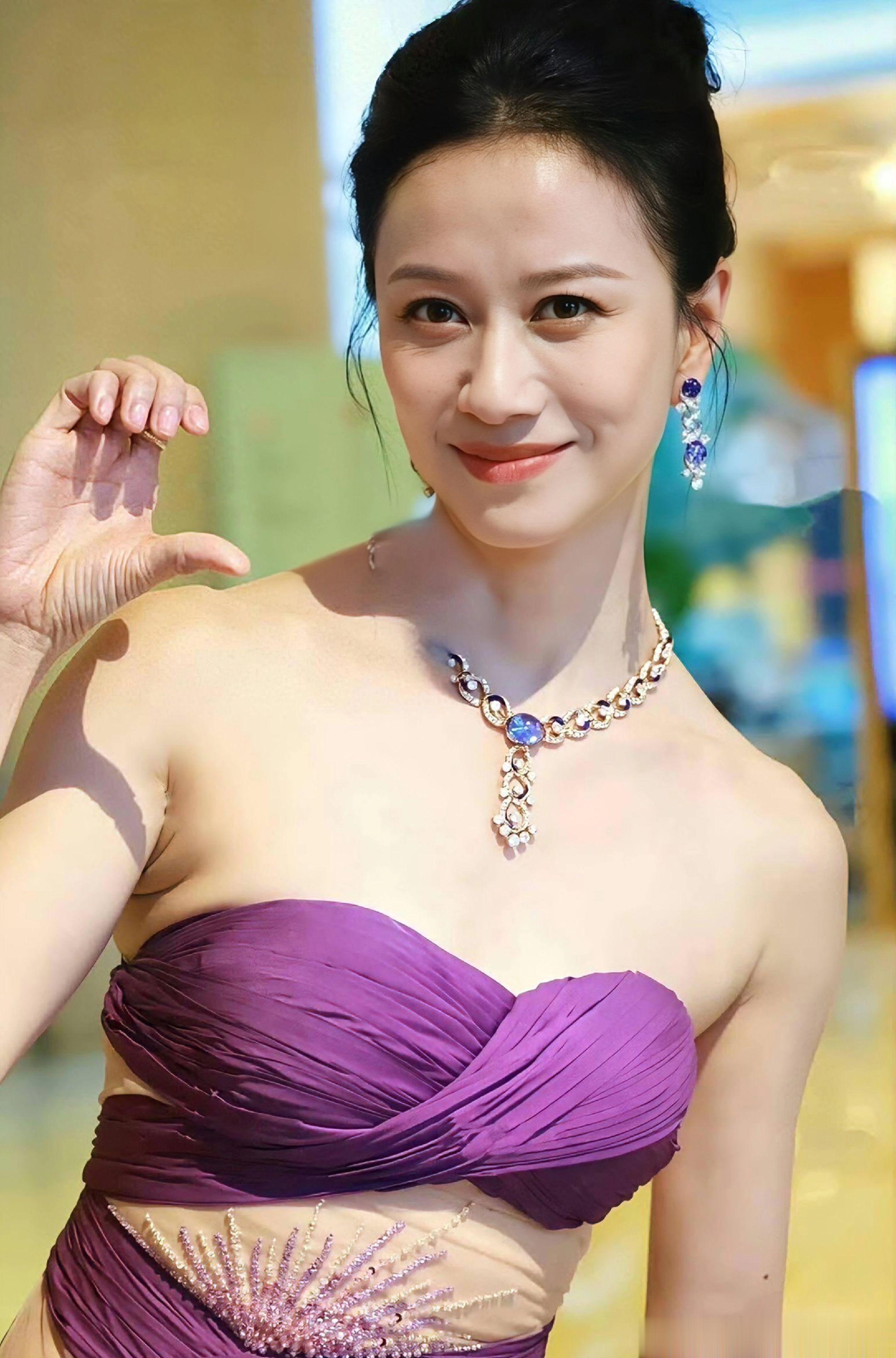 48岁还清千万负债，被儿子拉黑，独自赡养五位老人！《武林外传》的祝无双...